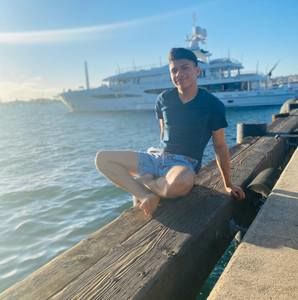 Meet your Posher, Carlos